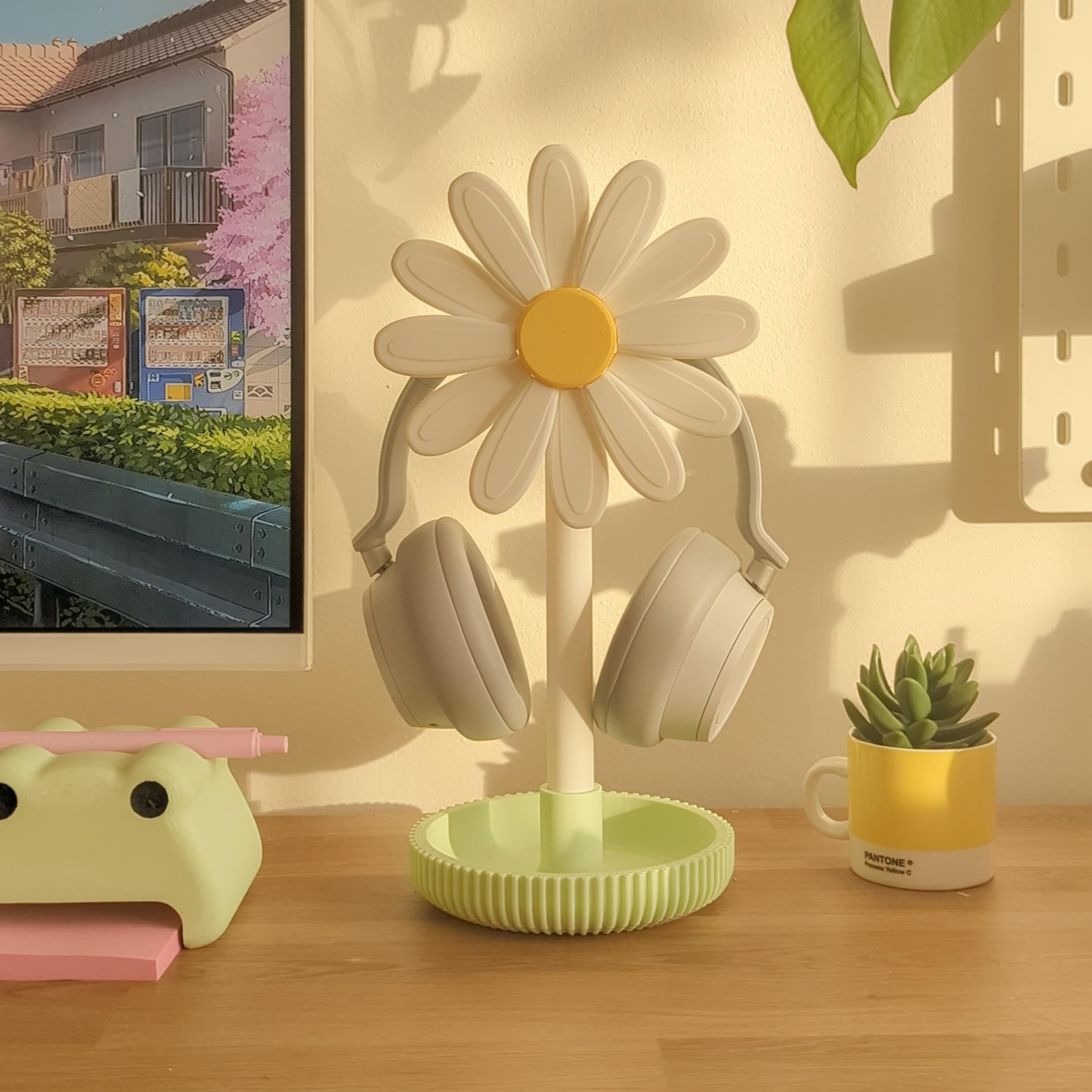 Daisy Headphone Stand  Perfect For  A Cozy Desk Setup