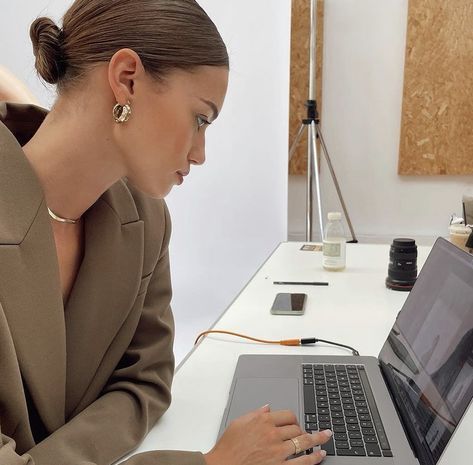 29 Signs Your Co-Worker Is “Quiet Quitting”